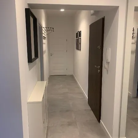 - Apartament *