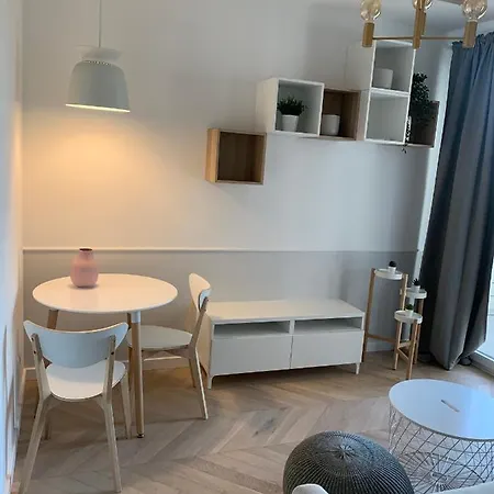 - Apartament Varsavia